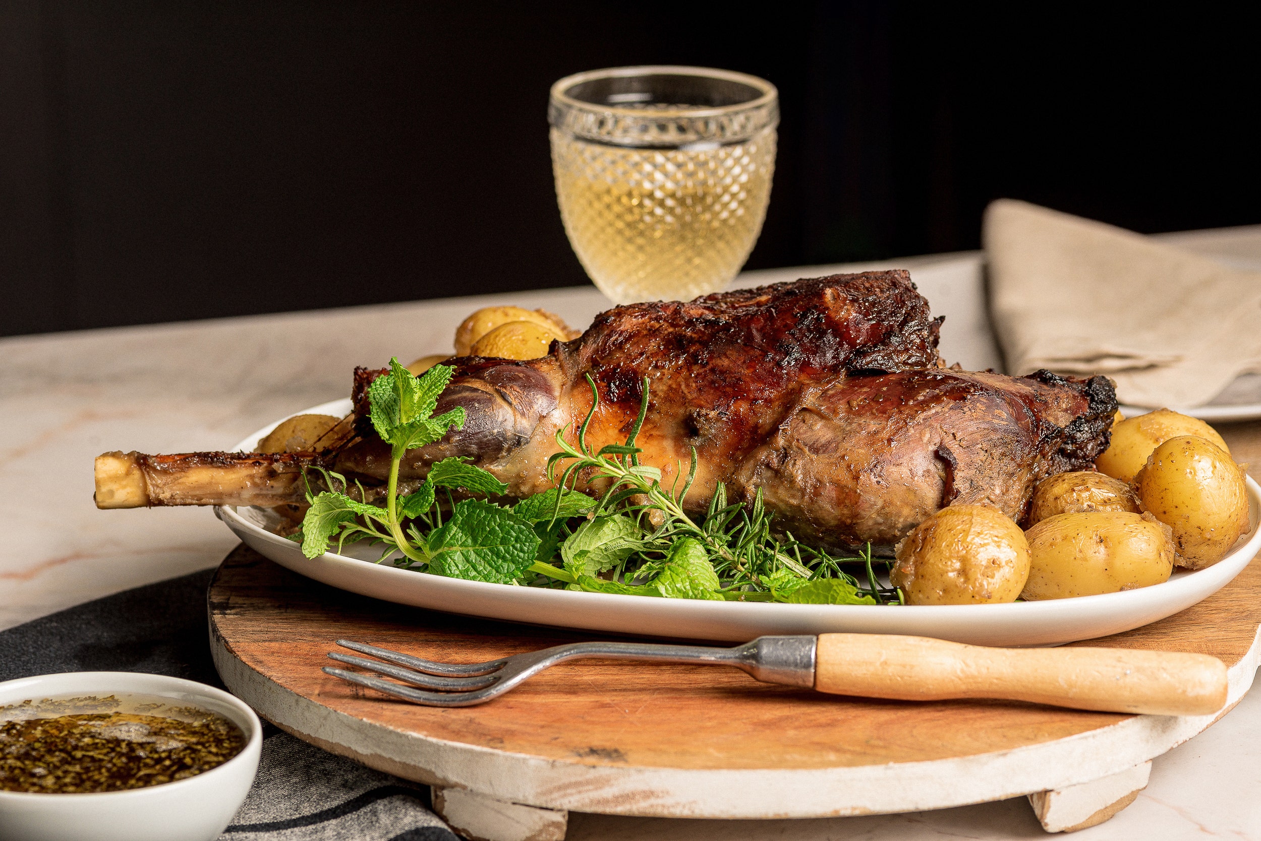 PERNIL ASSADO COM BATATAS